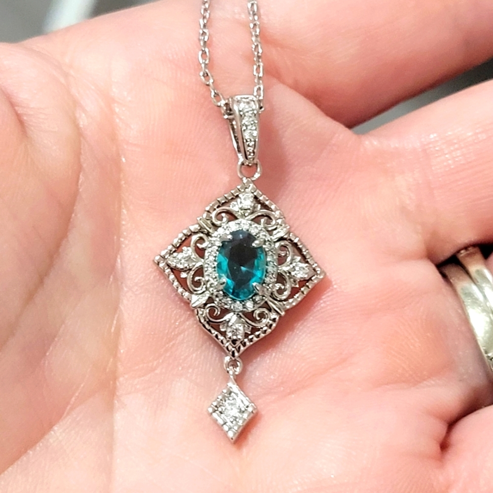 ✨️Beautiful Aquamarine Stone Necklace Retails for $86 NIB